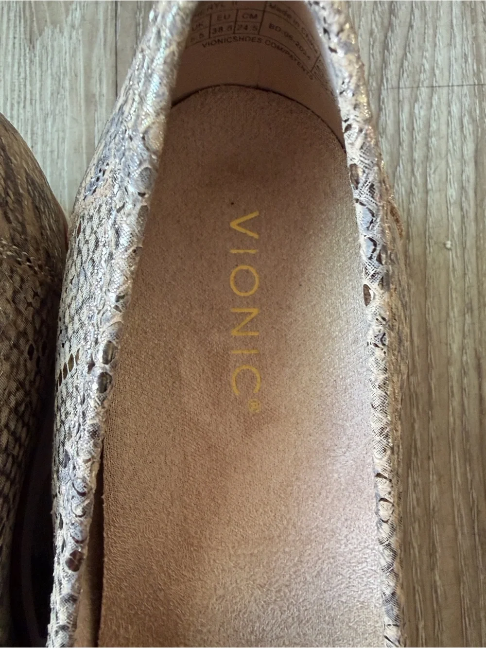 Vionic Metallic Cheryl II Slip on Size: 8